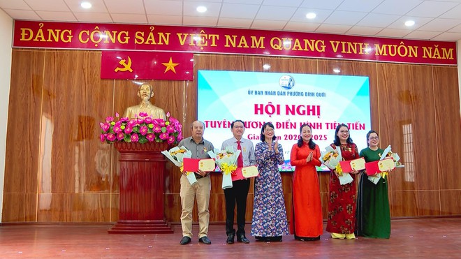 Phường Bình Quới tuyên dương điển hình tiên tiến giai đoạn 2020 - 2025 - Ảnh 2.
