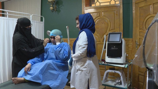 Nhu cầu phẫu thuật thẩm mỹ nở rộ ở Afghanistan - Ảnh 2.