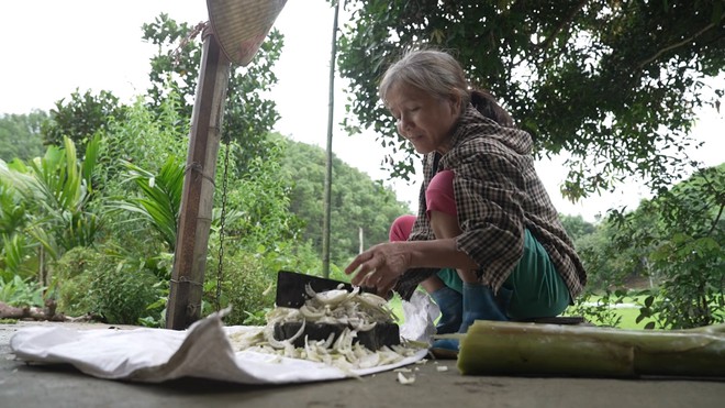 Vi Thị Viện: Cô bé dân tộc Thái mồ côi cha, chỉ mong mẹ khỏi bệnh - Mái ấm gia đình Việt - Ảnh 6.