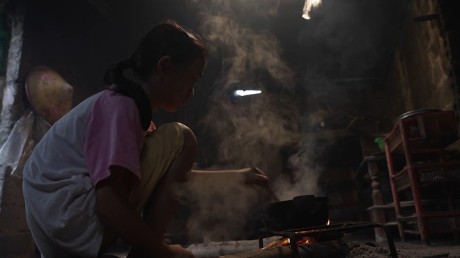 Vi Thị Viện: Cô bé dân tộc Thái mồ côi cha, chỉ mong mẹ khỏi bệnh - Mái ấm gia đình Việt - Ảnh 10.