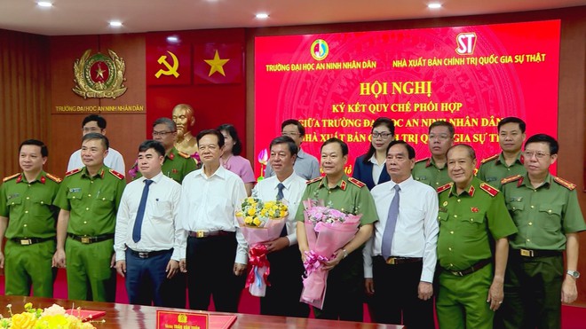 Nhà xuất bản Chính trị quốc gia Sự thật và Trường Đại học An ninh nhân dân ký kết Quy chế phối hợp tuyên truyền - Ảnh 2.