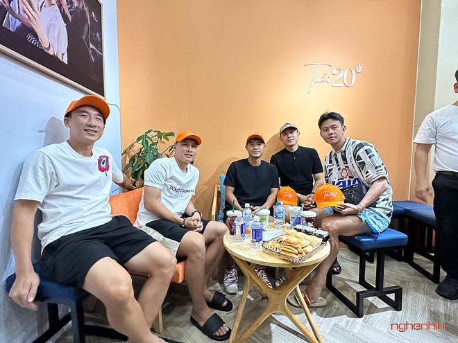 Minh Tuấn Mobile mở bán iPhone 17-series: Hơn 200 máy đến tay khách hàng trong ngày đầu - Ảnh 1.