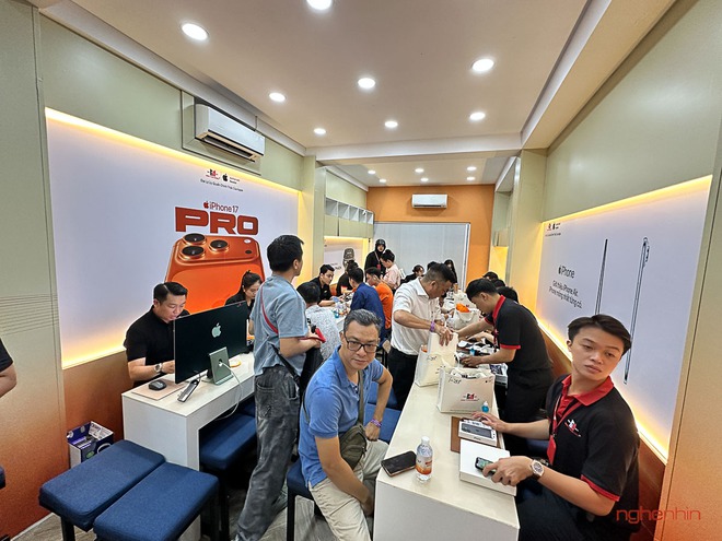 Minh Tuấn Mobile mở bán iPhone 17-series: Hơn 200 máy đến tay khách hàng trong ngày đầu - Ảnh 5.