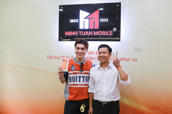 Minh Tuấn Mobile mở bán iPhone 17-series: Hơn 200 máy đến tay khách hàng trong ngày đầu - Ảnh 4.