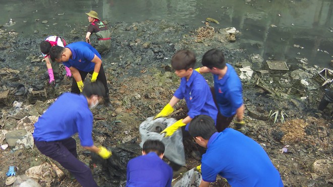 Thành đoàn TP.HCM ra quân Ngày Chủ nhật xanh lần thứ 161 năm 2025, hưởng ứng Chiến dịch Làm cho thế giới sạch hơn- Ảnh 5.