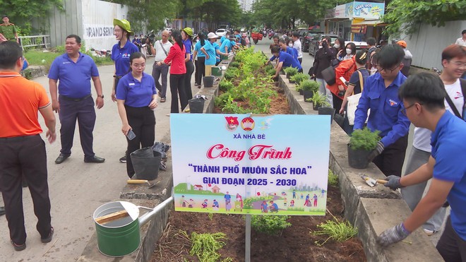 Thành đoàn TP.HCM ra quân Ngày Chủ nhật xanh lần thứ 161 năm 2025, hưởng ứng Chiến dịch Làm cho thế giới sạch hơn- Ảnh 7.