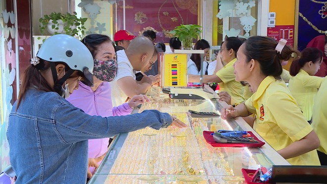 Đây là thời điểm thích hợp để áp thuế cho giao dịch vàng?- Ảnh 2. Đây là thời điểm thích hợp để áp thuế cho giao dịch vàng?- Ảnh 2.