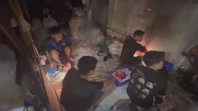TP.HCM: Triệt phá đường dây sản xuất nước giặt, nước tẩy rửa giả quy mô lớn- Ảnh 4.