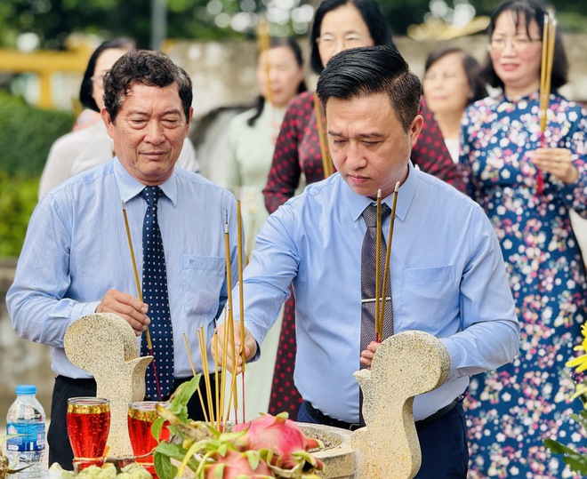 Trang trọng tổ chức Lễ giỗ lần thứ 193 Đức Thượng công Tả quân Lê Văn Duyệt- Ảnh 5. Trang trọng tổ chức Lễ giỗ lần thứ 193 Đức Thượng công Tả quân Lê Văn Duyệt- Ảnh 5.