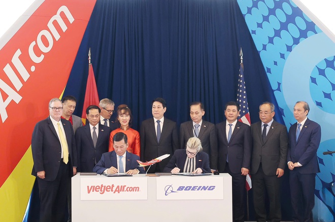 Chủ tịch nước Lương Cường chứng kiến Vietjet nhận bàn giao tàu bay Boeing đầu tiên - Ảnh 5.