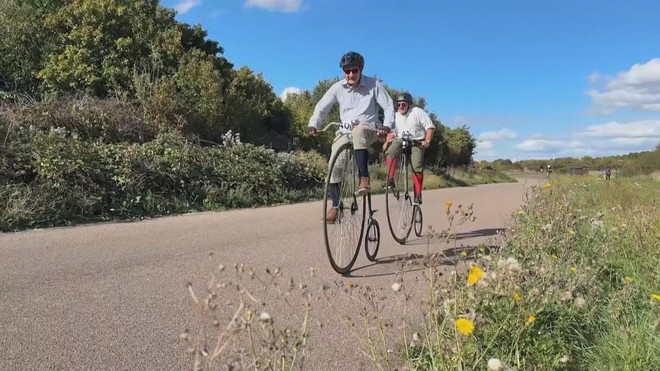 Cuộc đua xe đạp Penny Farthing tại Anh - Ảnh 3.