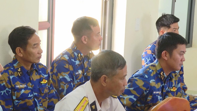 Bộ Y tế thăm, động viên cán bộ, chiến sĩ lực lượng vũ trang Côn Đảo - Ảnh 2.