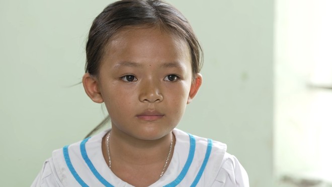 Cô bé 8 tuổi Hồ Thị Thùy mất mẹ, phụ giúp cha chăm sóc 3 em thơ - Mái ấm gia đình Việt - Ảnh 6.