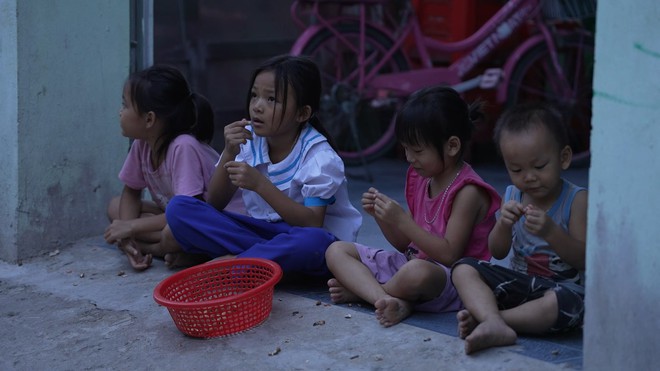 Cô bé 8 tuổi Hồ Thị Thùy mất mẹ, phụ giúp cha chăm sóc 3 em thơ - Mái ấm gia đình Việt - Ảnh 9.