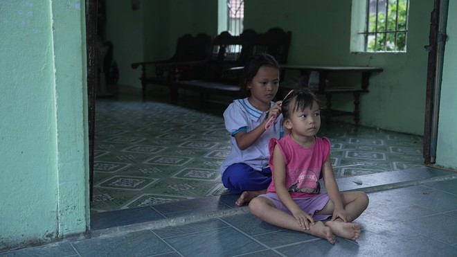 Cô bé 8 tuổi Hồ Thị Thùy mất mẹ, phụ giúp cha chăm sóc 3 em thơ - Mái ấm gia đình Việt - Ảnh 7.