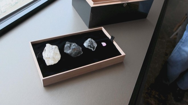 Bỉ trưng bày viên kim cương thô lớn thứ hai thế giới - Ảnh 2.