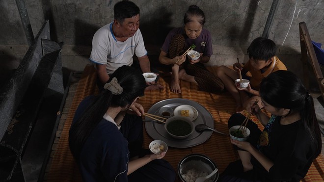 Duy Phước: Con phải ở lại thay cha chăm sóc ông bà - Mái ấm gia đình Việt- Ảnh 4.