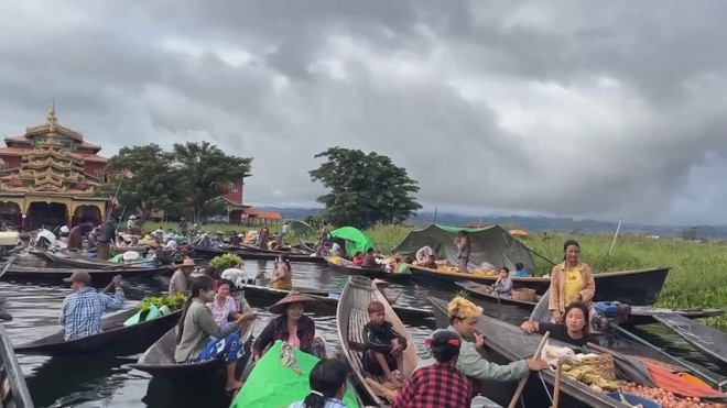 Myanmar: Rực rỡ Lễ hội chùa Phaung Daw Oo sau nhiều năm gián đoạn - Ảnh 8.