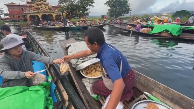 Myanmar: Rực rỡ Lễ hội chùa Phaung Daw Oo sau nhiều năm gián đoạn - Ảnh 9.