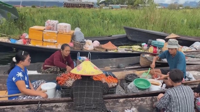 Myanmar: Rực rỡ Lễ hội chùa Phaung Daw Oo sau nhiều năm gián đoạn - Ảnh 5.