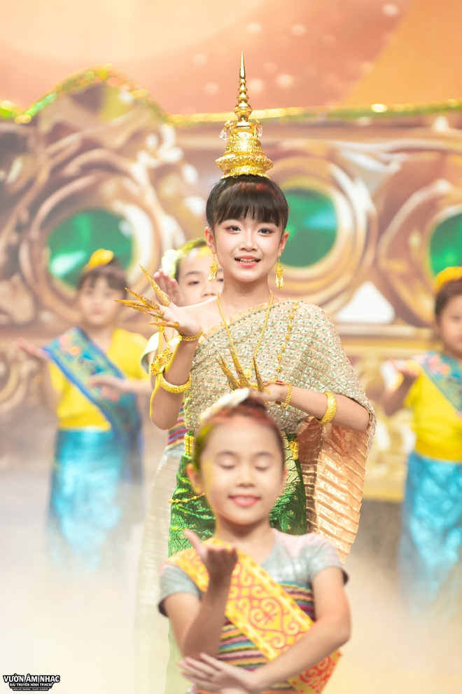 Ca sĩ Bùi Thiên Kim toả sáng với "Rock vầng trăng" trong chương trình "Vườn Âm Nhạc" - Ảnh 4.