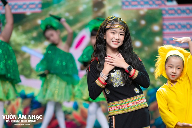 Ca sĩ Bùi Thiên Kim toả sáng với "Rock vầng trăng" trong chương trình "Vườn Âm Nhạc" - Ảnh 3.