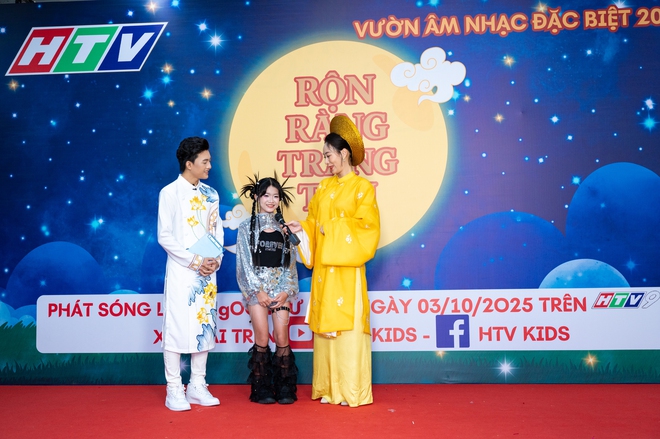 Ca sĩ Bùi Thiên Kim toả sáng với "Rock vầng trăng" trong chương trình "Vườn Âm Nhạc" - Ảnh 1.