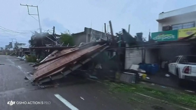 Philippines: Bão Bualoi gây sạt lở và lũ lụt - Ảnh 2.