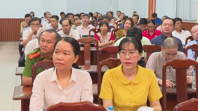 Tổ đại biểu Quốc hội đơn vị số 4 tiếp xúc cử tri trước kỳ họp thứ 10 - Quốc hội khóa XV - Ảnh 2.