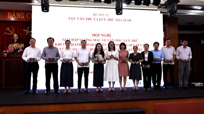 Tháo gỡ vướng mắc về văn thư - lưu trữ và chuyển giao phần mềm quản lý tài liệu lưu trữ số - Ảnh 4.