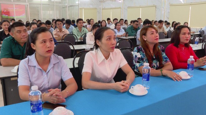 TP.HCM tăng cường giáo dục chính trị tư tưởng, đạo đức cách mạng cho đội ngũ cán bộ, đảng viên - Ảnh 4.