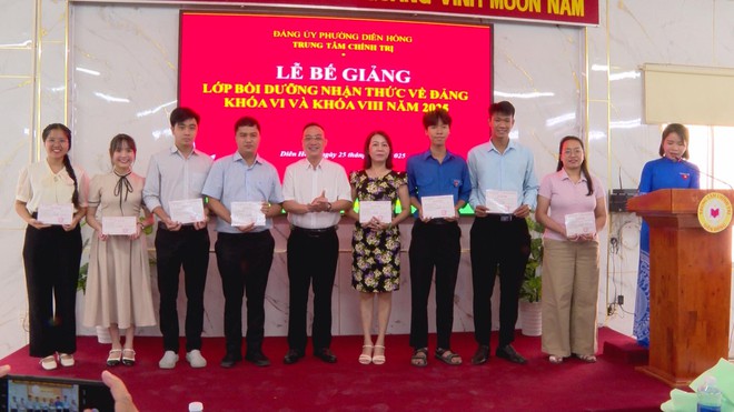 TP.HCM tăng cường giáo dục chính trị tư tưởng, đạo đức cách mạng cho đội ngũ cán bộ, đảng viên - Ảnh 2.