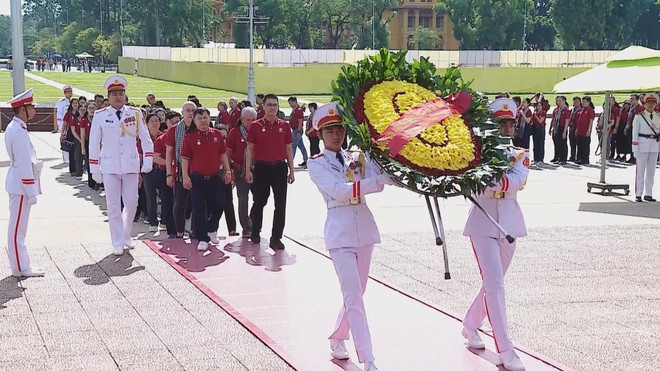 Trí thức TP.HCM tri ân Bác Hồ trong hành trình về nguồn- Ảnh 9.
