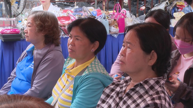 Chợ truyền thống hưởng ứng Tháng khuyến mãi "Shopping Season".- Ảnh 3.