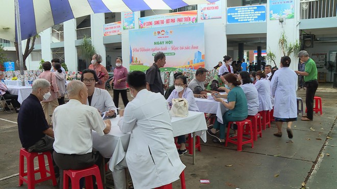 Ngày hội "Phú Nhuận nghĩa tình - Rực rỡ sắc hoa"- Ảnh 1.