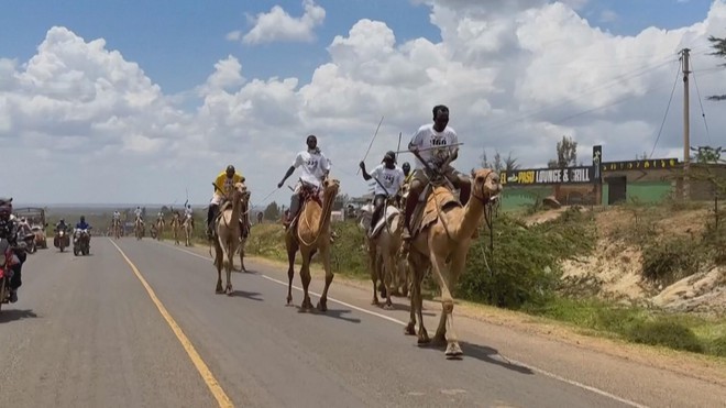 Cuộc đua lạc đà quốc tế Maralal tại Kenya - Ảnh 2.