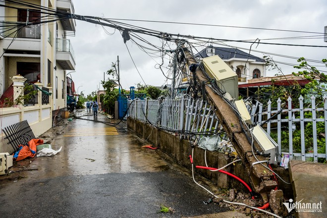 Cảnh tượng tan hoang chưa từng thấy sau trận giông lốc khiến 9 người chết ở Ninh Bình - Ảnh 9.