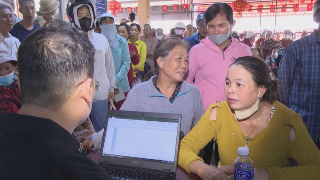 Phú Giáo: Người dân phấn khởi nhận tiền mừng lễ Quốc khánh 2/9 - Ảnh 3.