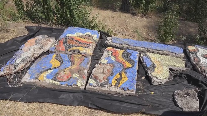 Nỗ lực bảo tồn những bức tranh mosaic từ thời Liên Xô - Ảnh 2.