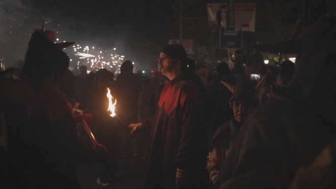 Lễ hội diễu hành El Correfoc ở Barcelona, Tây Ban Nha - Ảnh 2.