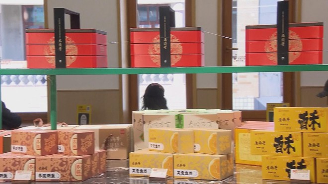 Người Trung Quốc ưa chuộng bánh Trung Thu tốt cho sức khỏe - Ảnh 2.