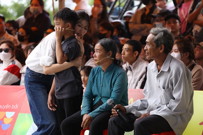 Gần 2 tỉ đồng trao cho 21 hoàn cảnh khó khăn tại An Giang - Mái ấm gia đình Việt - Ảnh 7.