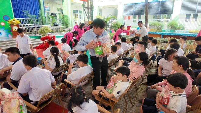 Khi tình thương viết nên bài ca khai giảng - Ảnh 5.