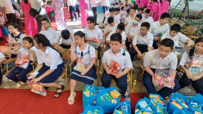 Khi tình thương viết nên bài ca khai giảng - Ảnh 2.