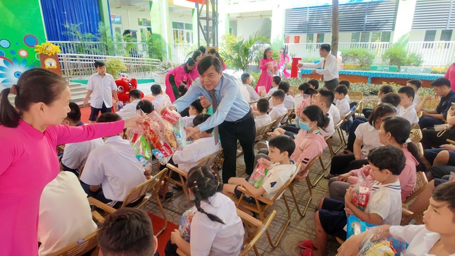 Khi tình thương viết nên bài ca khai giảng - Ảnh 6.