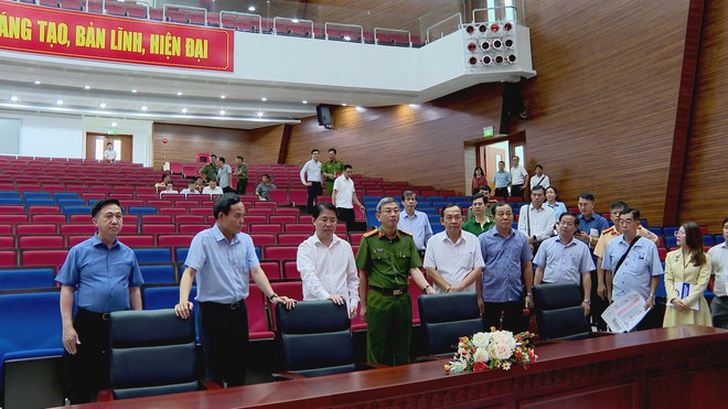 Bí thư Thành ủy TP.HCM kiểm tra công tác chuẩn bị, tổ chức Đại hội đại biểu Đảng bộ TP.HCM lần thứ I, nhiệm kỳ 2025-2030- Ảnh 3. Bí thư Thành ủy TP.HCM kiểm tra công tác chuẩn bị, tổ chức Đại hội đại biểu Đảng bộ TP.HCM lần thứ I, nhiệm kỳ 2025-2030- Ảnh 3.