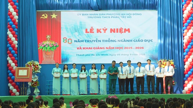 Trường THCS Phan Tây Hồ khai giảng năm học mới, hướng tới 50 năm xây dựng và trưởng thành - Ảnh 4.