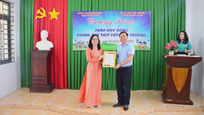 Tri ân các Anh hùng Liệt sĩ, tiếp sức cho học sinh vượt khó- Ảnh 4. Tri ân các Anh hùng Liệt sĩ, tiếp sức cho học sinh vượt khó- Ảnh 4.
