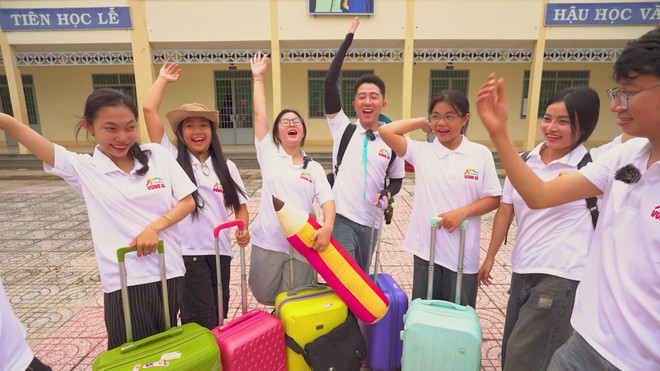 “Tô màu vùng xa” lan tỏa sắc màu yêu thương- Ảnh 5. “Tô màu vùng xa” lan tỏa sắc màu yêu thương- Ảnh 5.