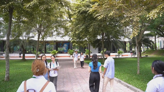 Học phí không còn là trở ngại lớn với sinh viên khó khăn - Ảnh 3.